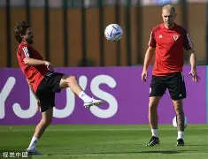 官方在线-那不勒斯发布备战花絮，加时末段调整名单，NBA季后赛任务艰巨，控场能力受关注