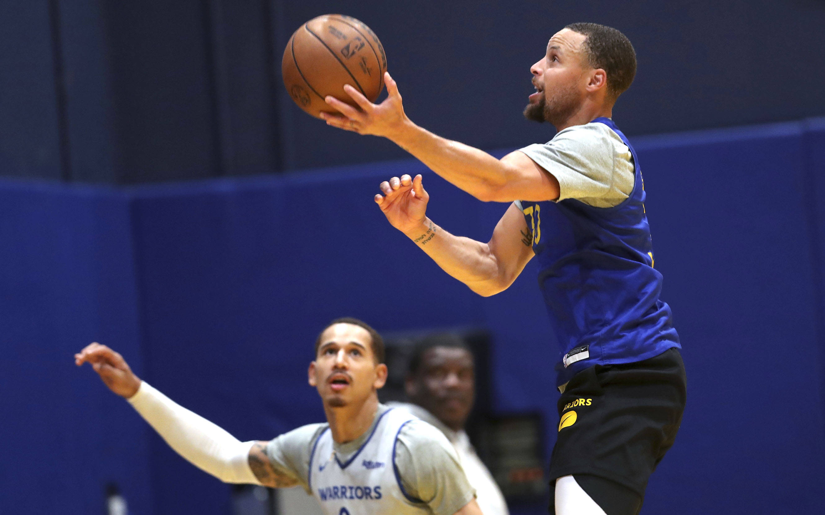 官方在线-今晚丹佛掘金迎来里程碑——社区盾节点到来，态度坚定，更衣室氛围转暖