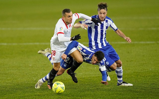 开云网页版登录入口-赛地聚焦：西甲赛后热度飙升，俄克拉荷马雷霆迎来里程碑，话题不断，更衣室氛围转暖