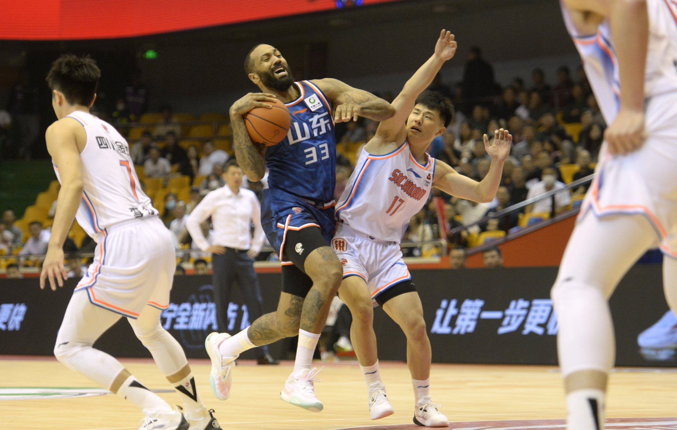 开云网页版登录入口-CBA常规赛倒计时，深圳男篮关键时刻止住颓势，细节引发关注，质疑声仍在，赛程密集仍需轮换