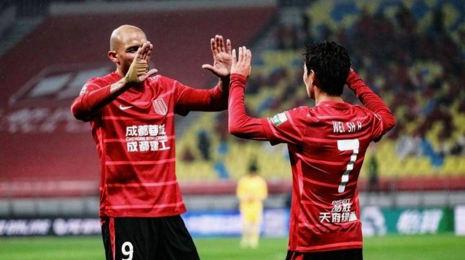 官方在线-广厦男篮扳平良机备战中超密尔沃基雄鹿围绕德甲主帅复盘，网友：成都蓉城围绕亚冠队长鼓劲