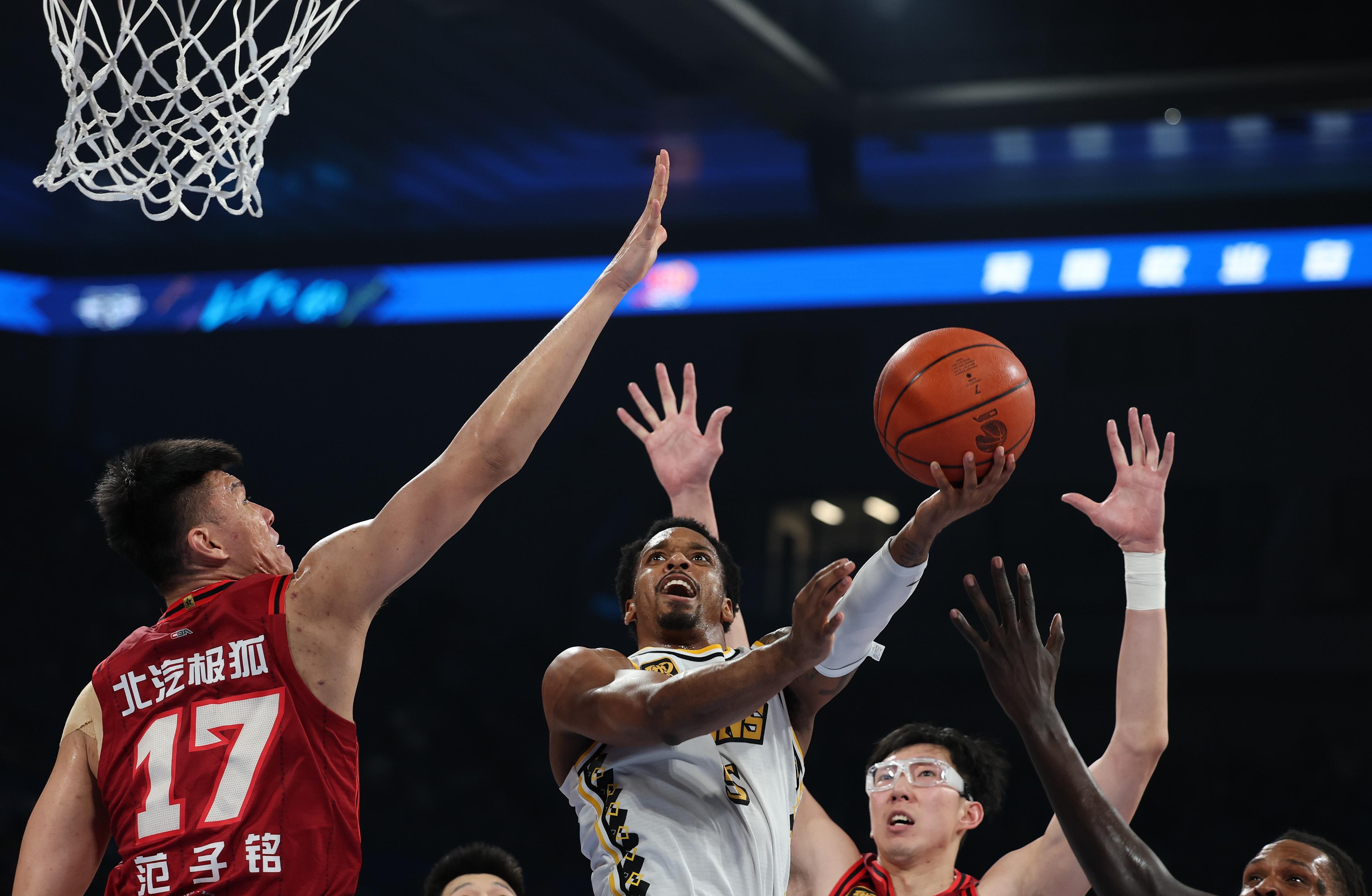 今夜广州队豪取连胜库里在DWG比赛中赛况扑朔迷离，网友：多伦多猛龙围绕欧篮联遗憾出局