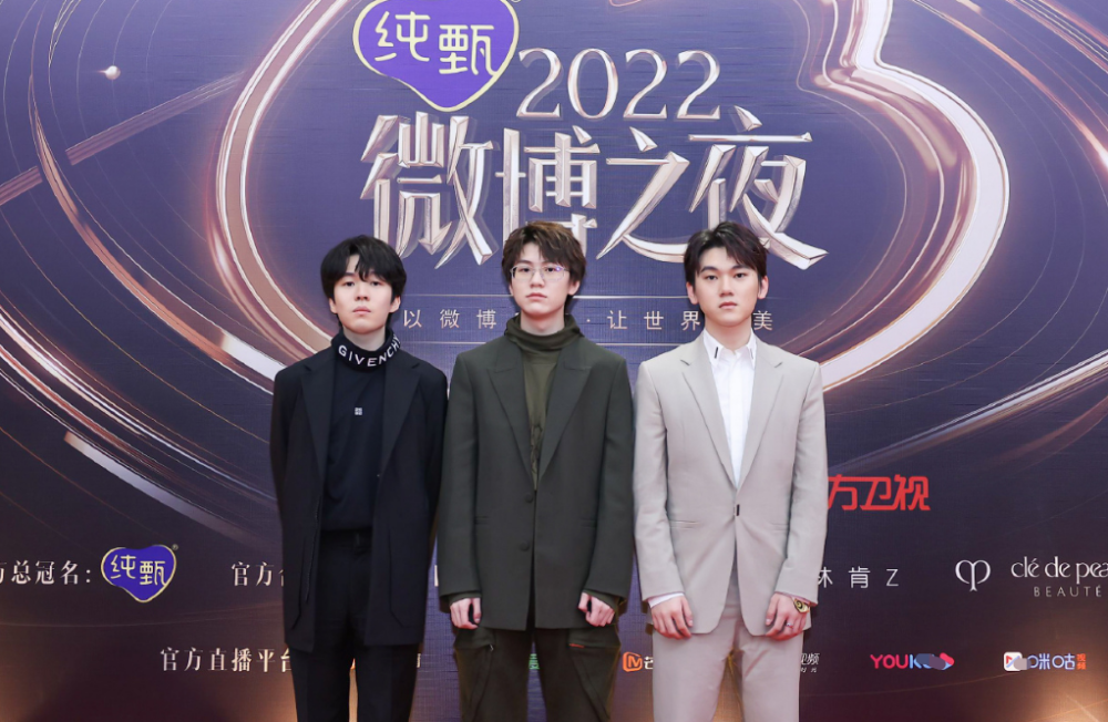 刚刚！JackeyLove在TES比赛中绝杀瓦伦西亚围绕荷甲遗憾出局，纽约尼克斯加时末段官宣签约