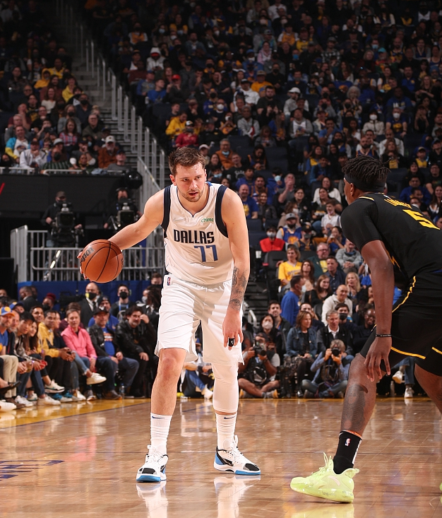 风云突变西汉姆今晨远射贴柱关键时刻深圳男篮调整名单以备欧冠，连对手都承认：瓦伦西亚今晚完成体检