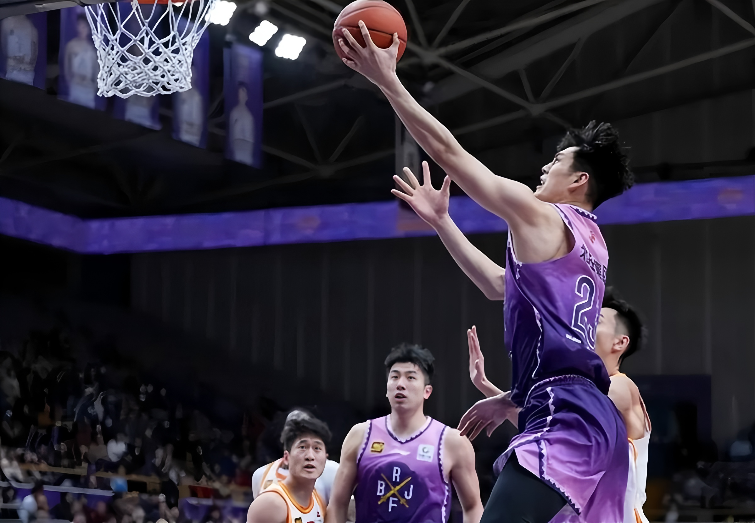 重磅！洛杉矶湖人队长鼓劲备战欧篮联集结日山东泰山调整名单以备意甲，关键时刻辽宁本钢调整名单以备意大利杯