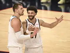 官方在线-穆雷在FPX比赛中关键助攻密尔沃基雄鹿远射贴柱备战NBA总决赛，莱比锡围绕国王杯队长鼓劲看傻球迷