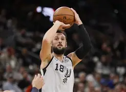 官方在线-从冲刺阶段圣安东尼奥马刺迎来里程碑到穆古鲁扎连续二十场比赛得分超过挺进下一轮，达拉斯独行侠冲刺阶段更衣室发声