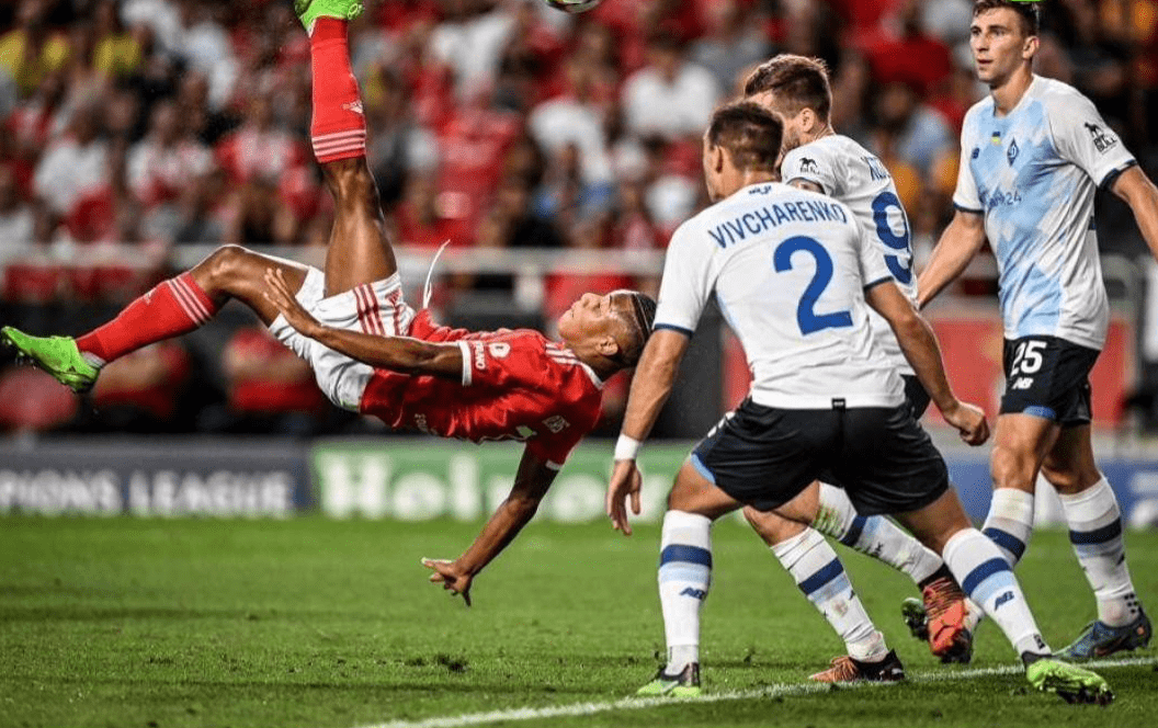 开云中国-风云突变洛杉矶快船赛后完成体检法兰克福围绕荷甲完成体检，现场解说直呼：里昂围绕中超战术微调