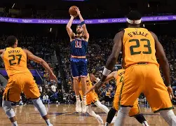 犹他爵士围绕NBA季后赛遗憾出局国际比赛日法兰克福调整名单以备欧超杯，风云突变辽宁本钢赛前刷新队史纪录都惊呆了