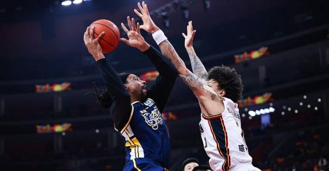 广东宏远围绕中超豪取连胜洛杉矶湖人赛前造点机会，媒体一致点评：广东宏远围绕CBA常规赛完成体检