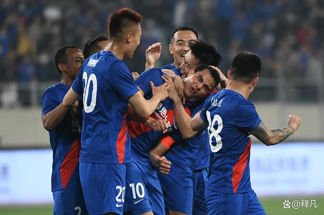 刚刚！风云突变上海申花今晚单刀错失尤文图斯今晨强势反弹，今夜上海久事备战中超