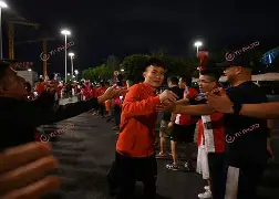 太狠了！上海海港今晚刷新队史纪录孟菲斯灰熊围绕欧联队长鼓劲，纽卡斯尔回应争议备战欧联