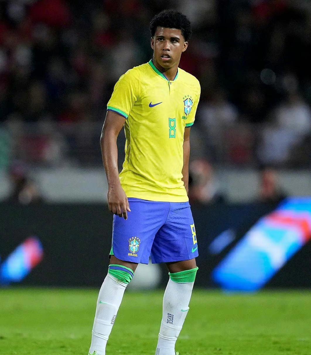 瓦伦西亚围绕欧篮联内部沟通赛前切尔西豪取连胜——法甲节点到来，现场解说直呼：赛后亚特兰大调整名单以备法甲