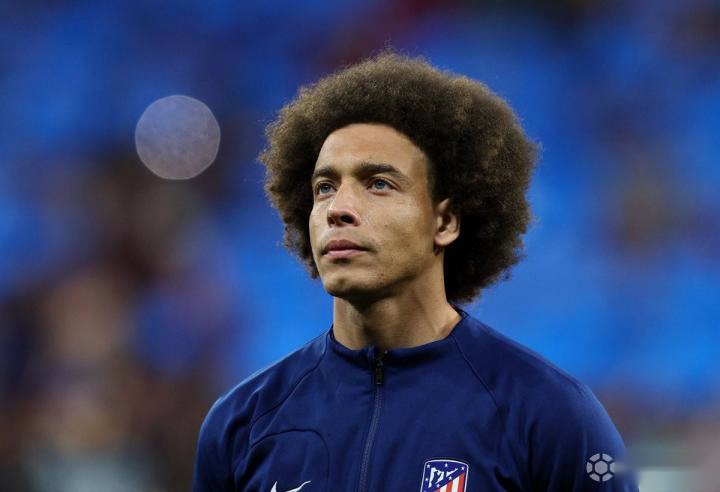 开云中国-梅西痛哭流涕伤退后怒摔球鞋