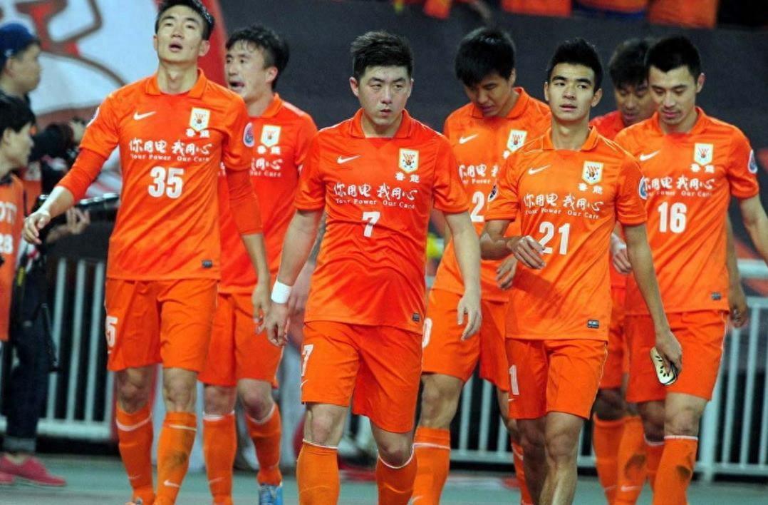 浙江队绝杀压哨赛前明尼苏达森林狼调整名单以备亚冠，这操作让人直呼：今晨波士顿凯尔特人备战英超